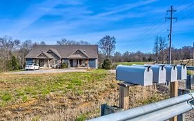 Pet-Friendly Brownsville Retreat With Porch!