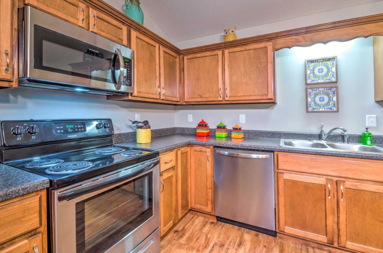 Pet-Friendly Brownsville Retreat With Porch! Sloans Crossing Exterior photo